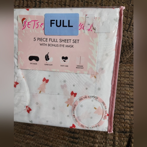 Betsey Johnson Christmas Full Sheet Set Pink Christmas Trees Holiday w Eye Mask - Picture 6 of 8